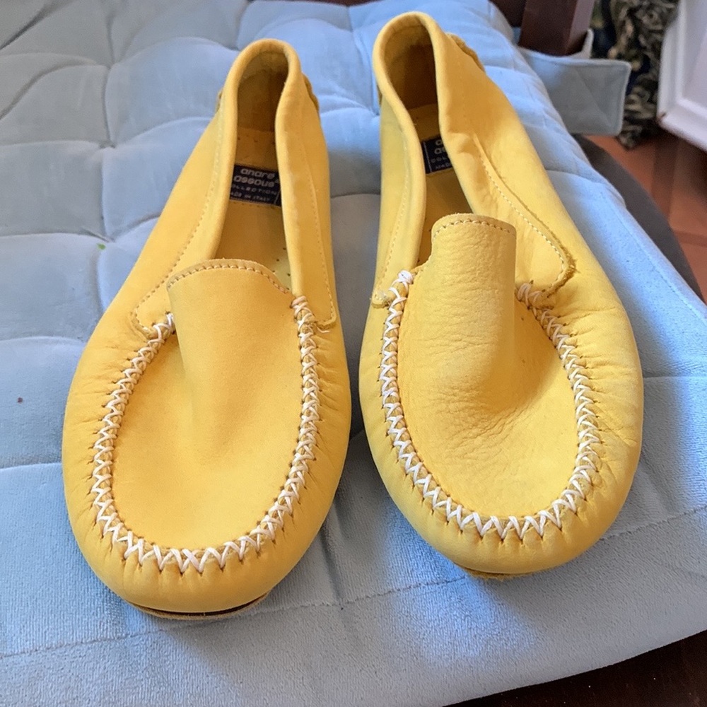 Soft leather Andre Assous marigold driving loafers- new